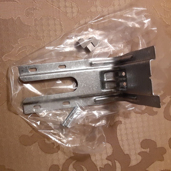 Lowe's Universal Gas & Electric Range Ant-Tip Bracket Kit - Picture 1 of 2